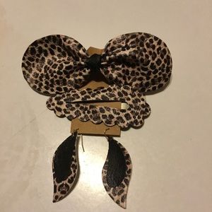 Hair bow and snap bow and earrings. Animal print set . Large